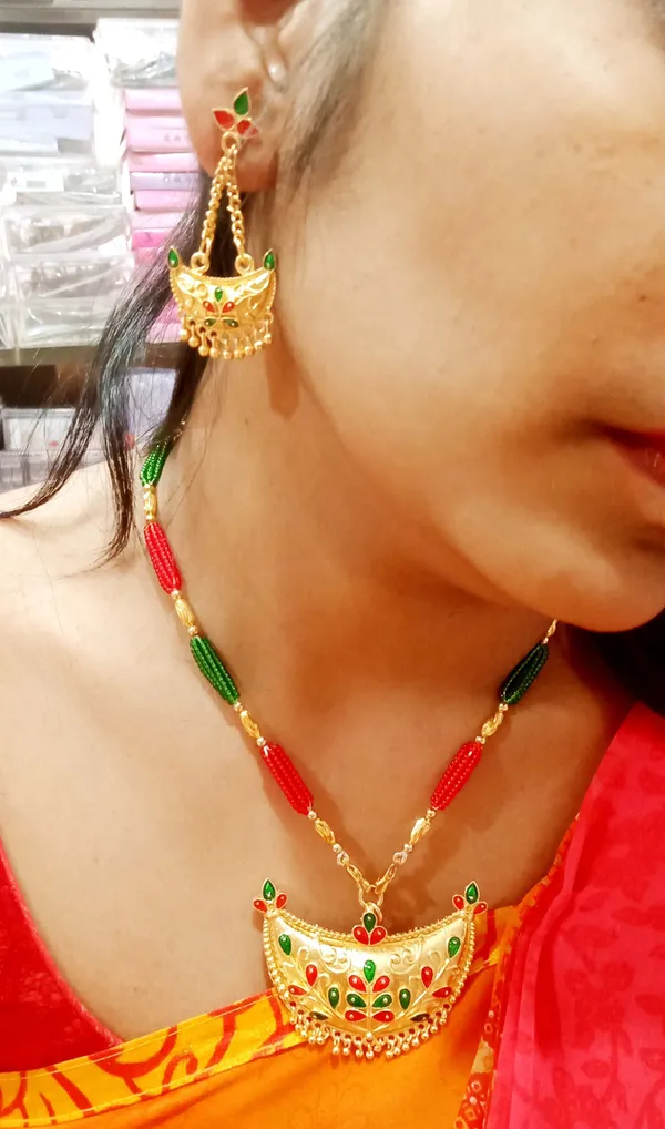 Assamese_Traditional_Gold_Plated_Red_Green_Colour_Joonbiri_Tassel_Jewellery_Set_For_Women